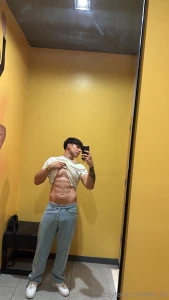 Pasa tu lenguita por mi abdomen no es lo unico duro que tengo