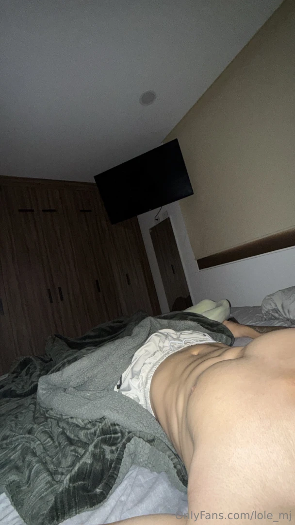 Me hace falta una rica cobija piernona te avientas a dormir conmigo 