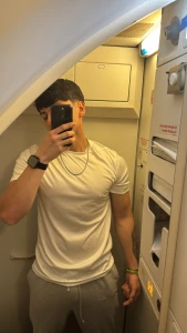 Lo rico me me masturb en ese avi n quieres verlo completo