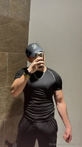 Me acompa as a la ducha despu s del gym