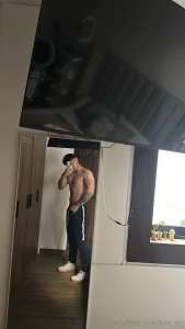 Cierro los ojos y me pierdo en el placer imaginando que est s aqu