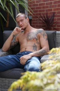 Home alone tonight lets sext dm me now