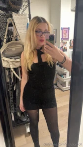 Do u like when i wear a tight black dress about to go out on the town