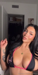 Hiiii i wannnnna do a giveaway of my best content how should i do it