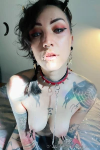 Sensual goth witch vesperal about to haunt your dreams with new horny