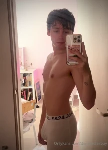 Woke up horny as fuck this morning with a huge boner wanna come suck