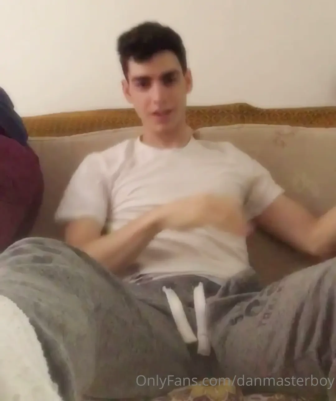 Omg this is so hot and cute i would love to own this boy jasondances 