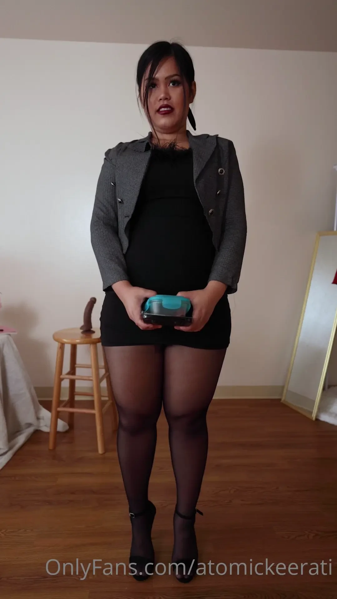 Happy monday boss your naughty secretary want to have lunch with you 
