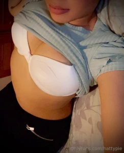 I m lonely and hornyy dm me