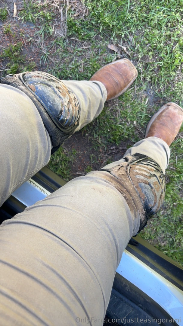 Does anybody else have a dirty day job i love it though a little dirt 