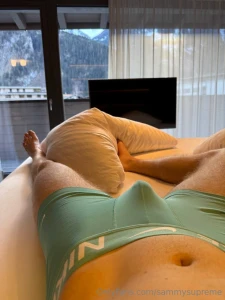 Wenn ich morgens aufwache dann bin ich meistens horny und hart wie