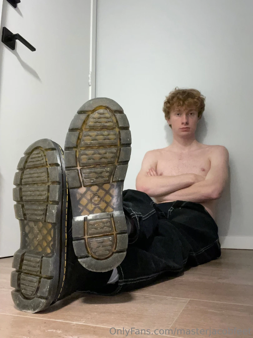 My feet were extra stinky and sweaty in these work boots today i know 