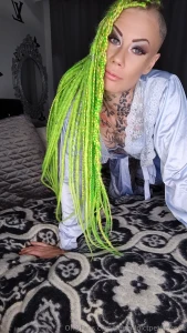 J t kiinni tirkistelem ss oven raossa kun makoilen s ngyll omissa