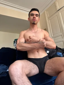 Vous aimez quand je flex fort comme a