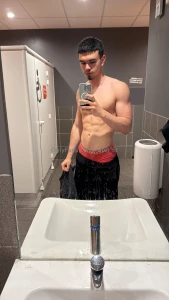 Je sors de la salle le miroir il est m me pas propre