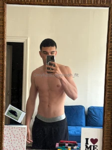 Tu pr f res mes abdos ou mon beau petit cul