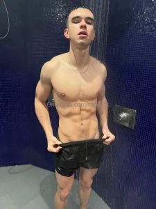 Sous la douche ahaha part 1