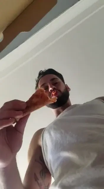 Video i ordered a pizza the other night and somehow you ended up on it 