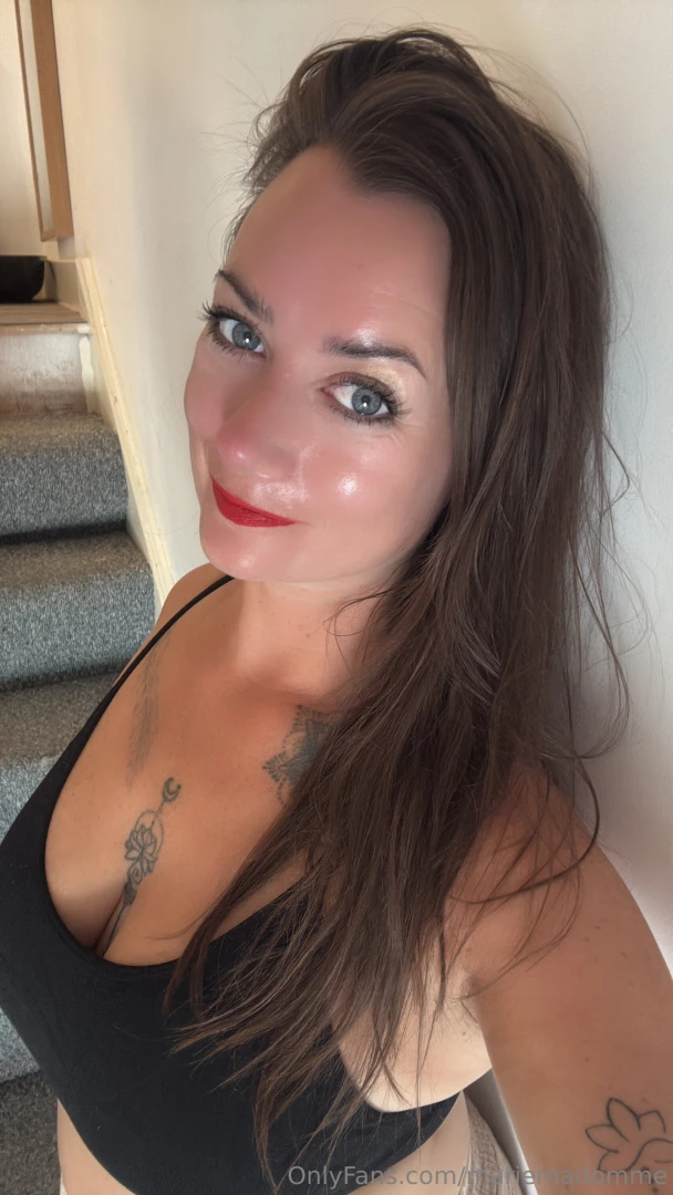 A good boy pays a perfect one kneels 