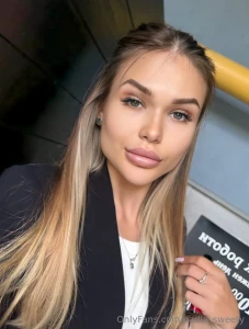 Remibooo chic blonde wouldn t mind showing you her holes are you ready part 22