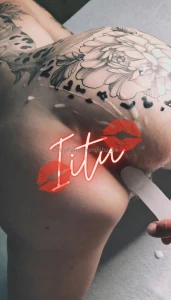 Pane mua perseeseen ja kuorruta se