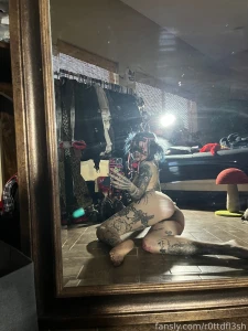 Do u like me in a mask or do u like seeing my pretty face