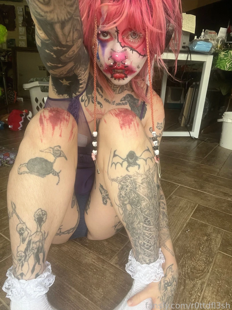 R u lookin at my undies o_o or my dirty sockkzzz xd 