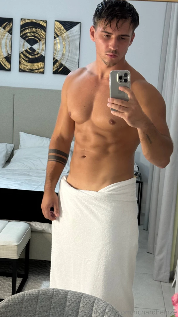 What if this towel decides it doesnt wanna stay up anymore its for u 