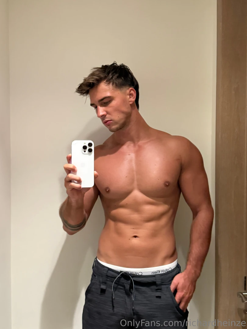 Lazy day today just squeezed in a few pumps so my muscles wouldn t 