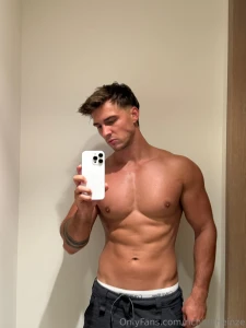 Lazy day today just squeezed in a few pumps so my muscles wouldn t part 1