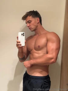 Post-gym pump mirror selfie just for you been keeping things part 2