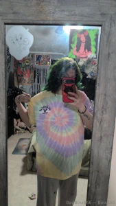 New merch out nowwww check out the link in my bioooo