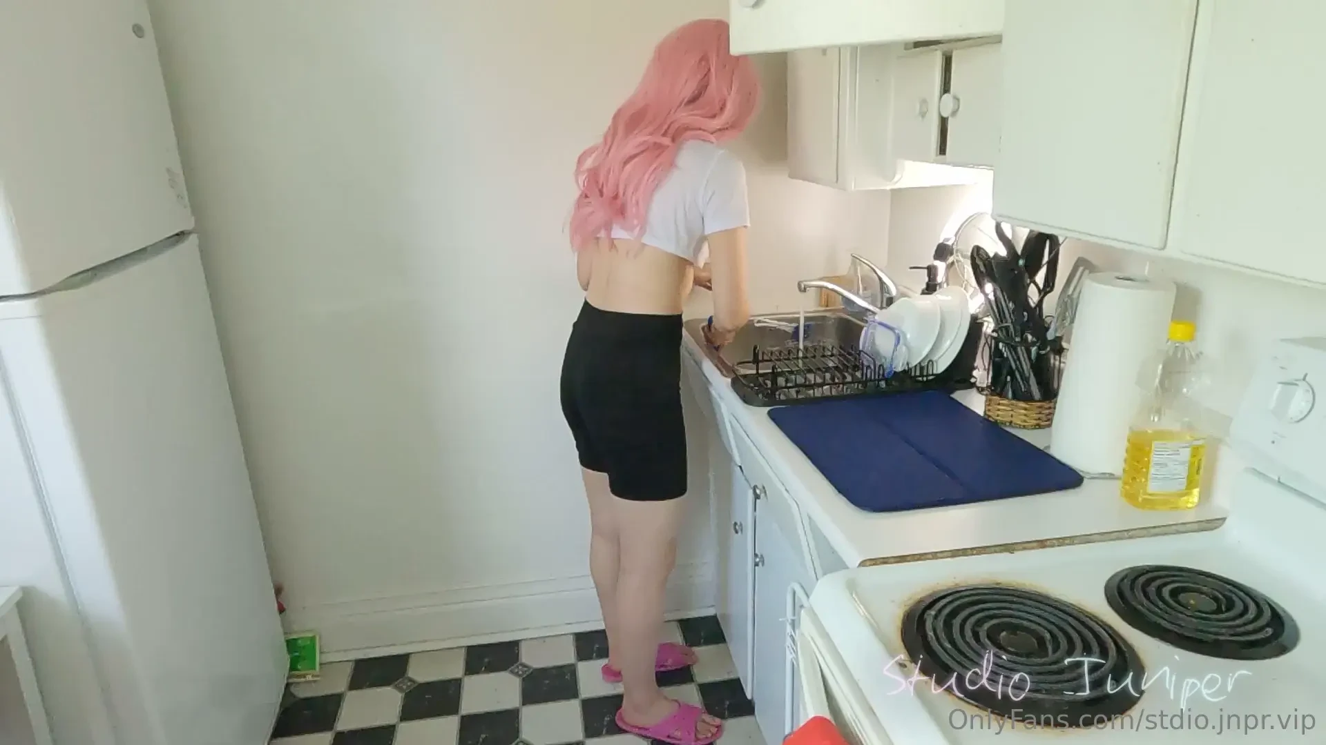 Extended version cleaning the kitchen doing a quick kitchen wipe down part 1 