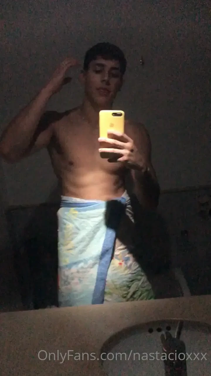 Alguien me quiere ayudar a sacarme la toalla part 1 