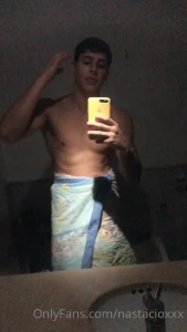 Alguien me quiere ayudar a sacarme la toalla part 1