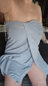 My towel is slowly failing of my body with each pic