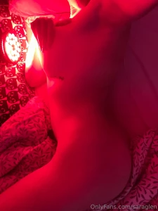 Chce m vid t celou pod erven m sv tlem i s hot videjkem