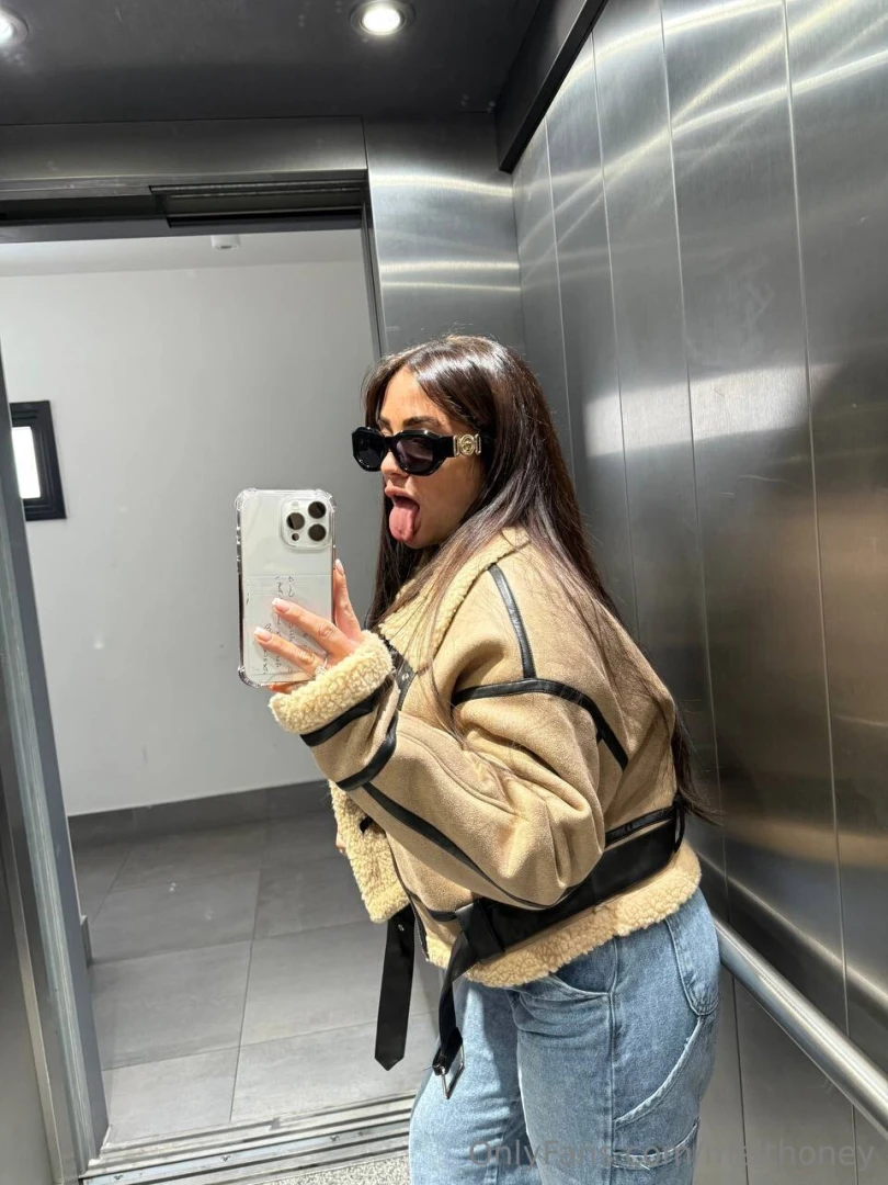 Always sexy waiting for the time to make me very horny 