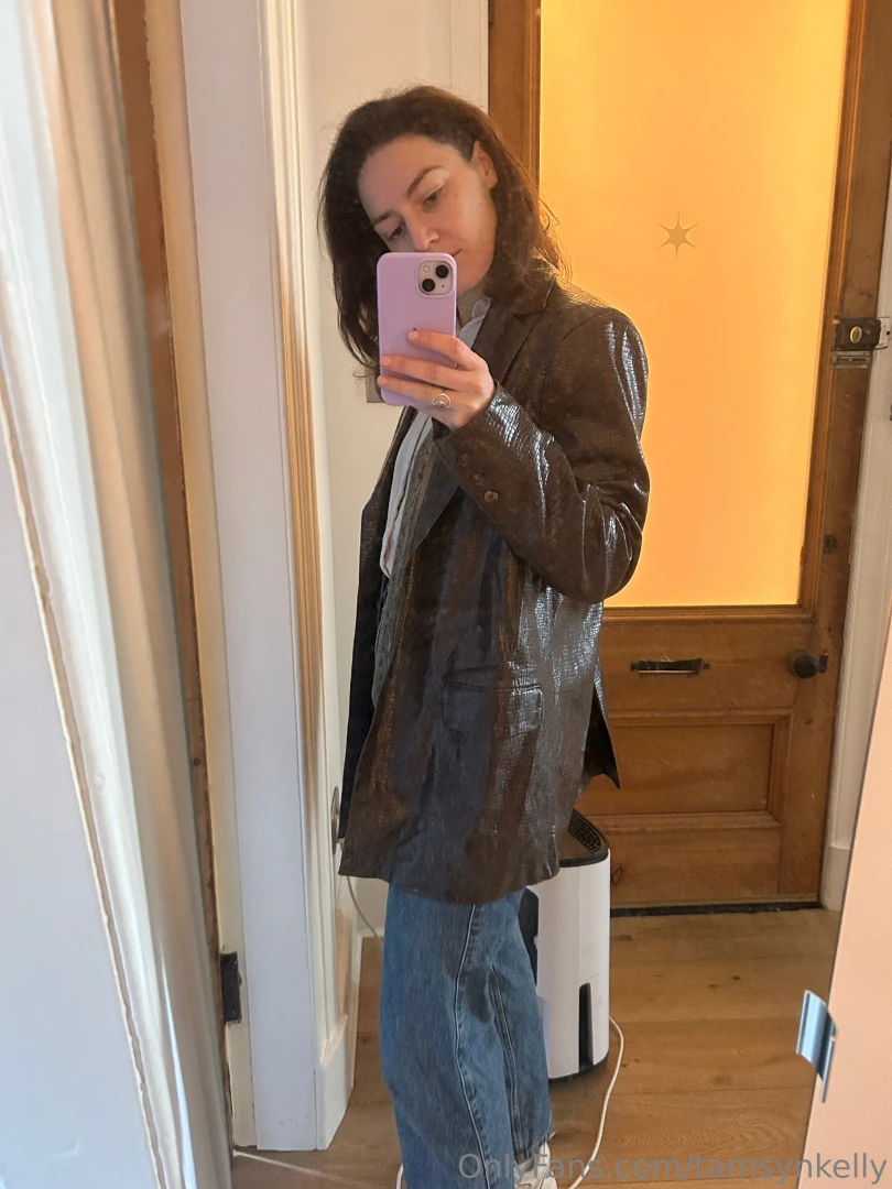 Is this jacket too big shiny 80s 