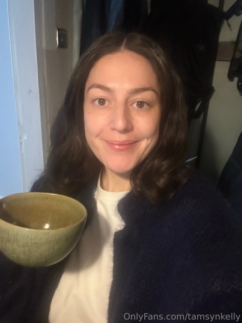 Been stuck in my little cupboard again with my green cup iykyk lol 