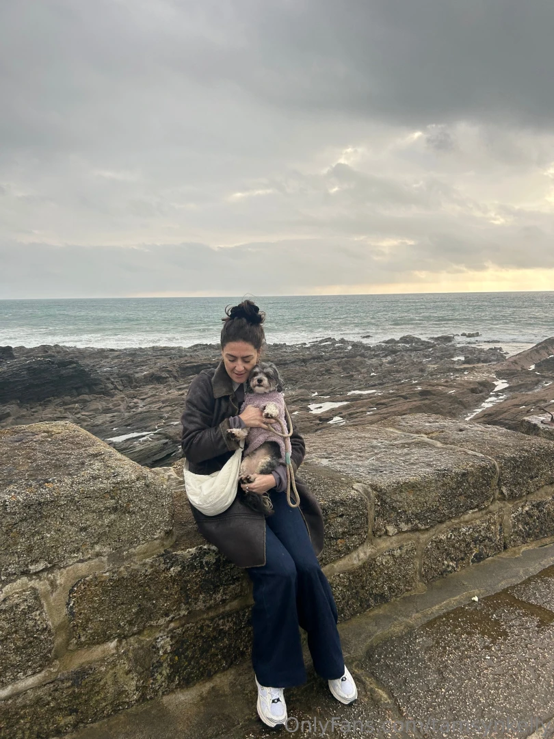 Sorry i ve been away i m at home for my grandparents internment 