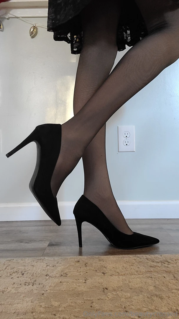 Just incase you forgot how long my legs are part 2 