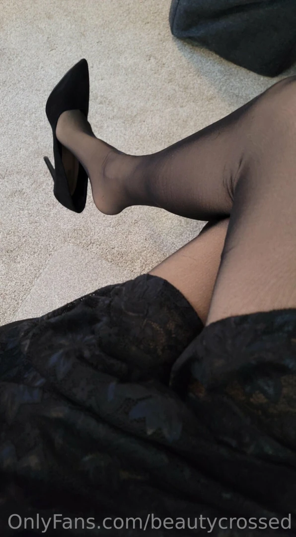 Just incase you forgot how long my legs are 