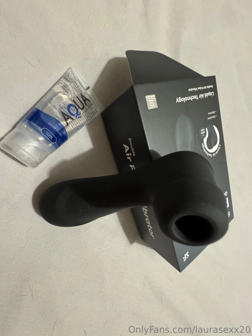 Me he comprado este juguetito nuevo jejeje si me apoyas te mando v deo part 1 