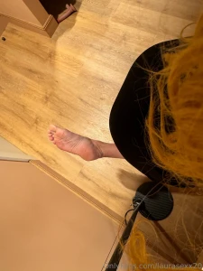 Volv de la uni y tengo los pies reventados creo q necesito un masaje