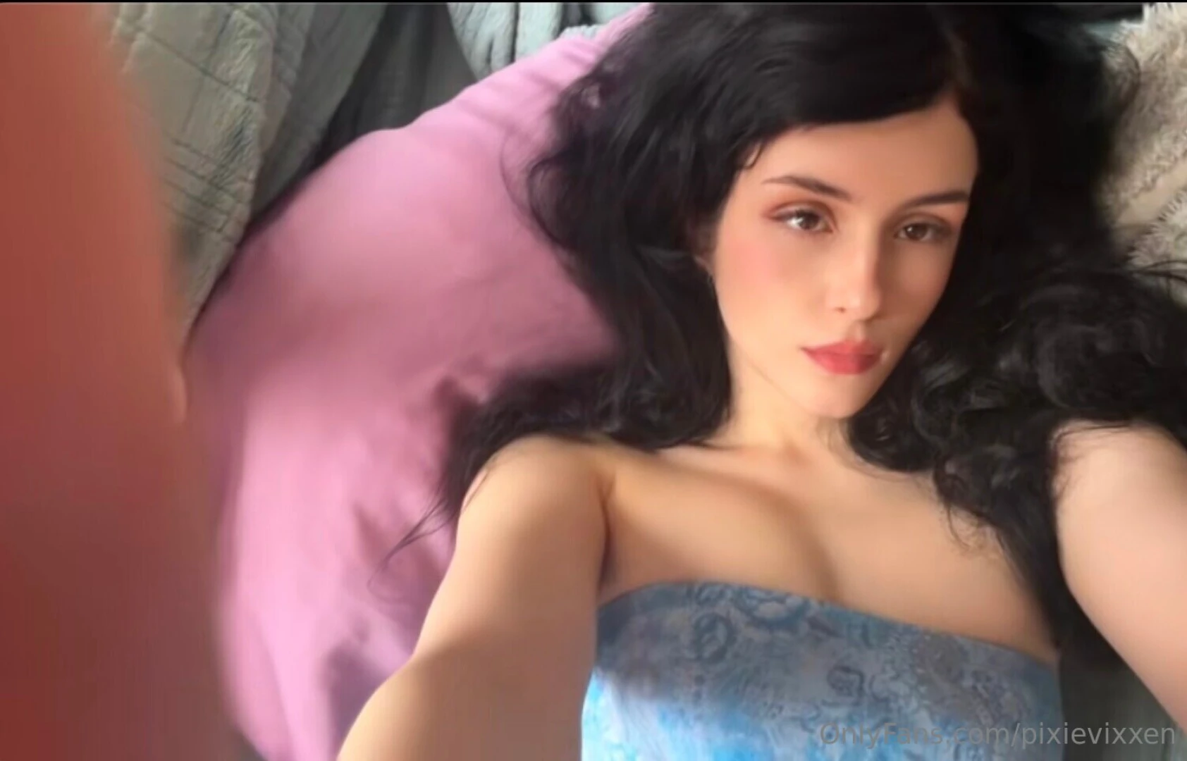 I never have to demand to be spoiled and worshipped-- it just happens part 1 