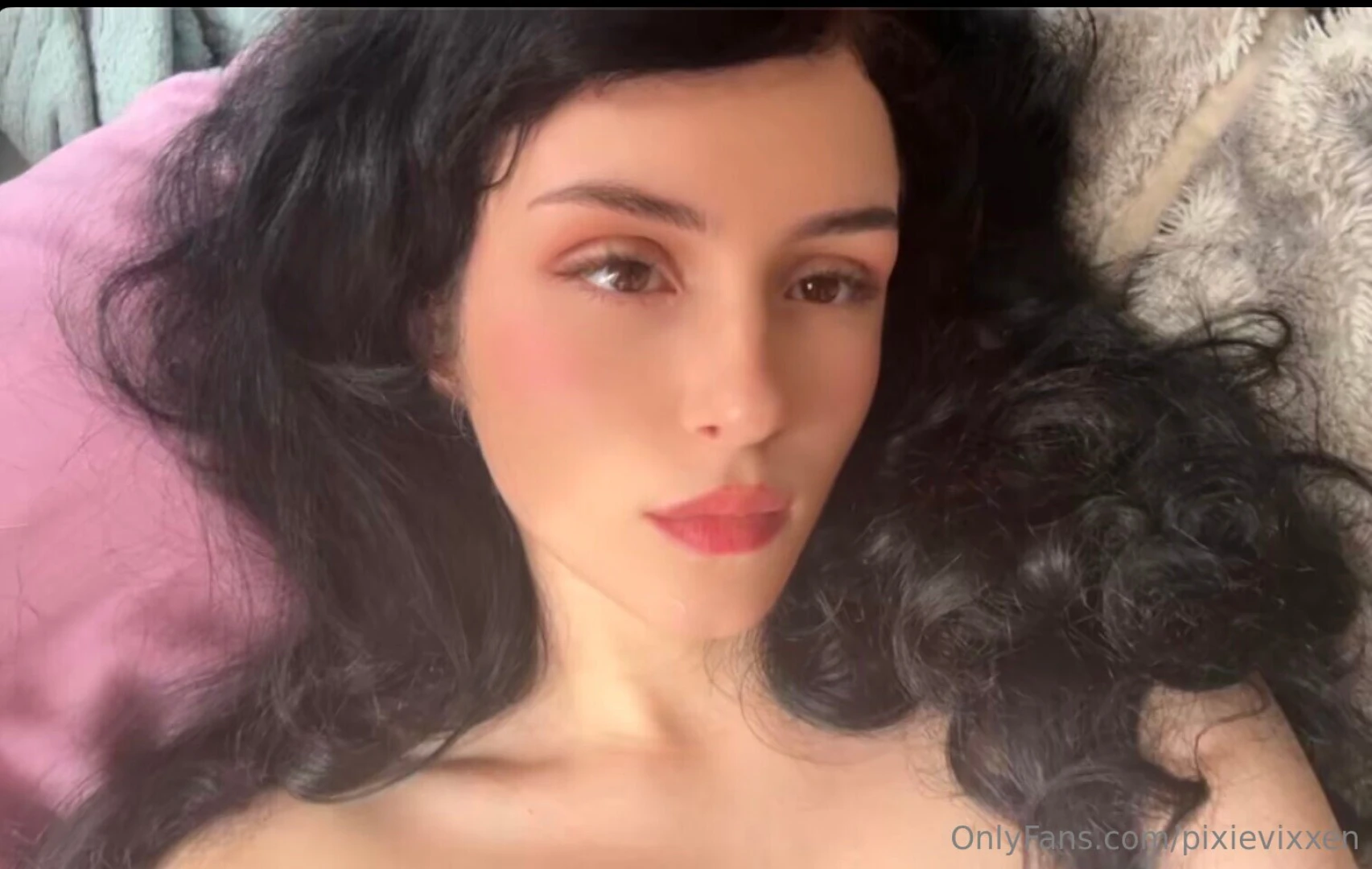 I never have to demand to be spoiled and worshipped-- it just happens 