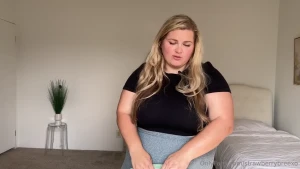 Soooo usually i only post my yoga content to my youtube channel but i