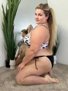 Do i look innocent enough to make you beg