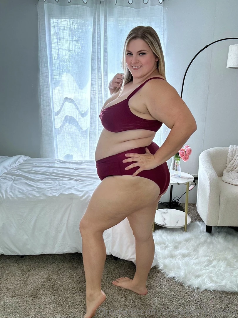 You like the side view imagine being behind me while i slowly peel 